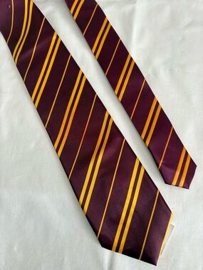Harry Potter Gryffindor Tie (9709) 52" x 3.25"  NWT